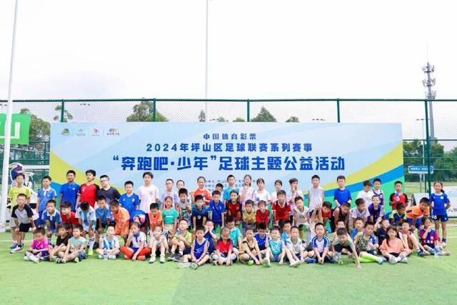 76人首战告捷 詹姆斯表现出色击败尼克斯